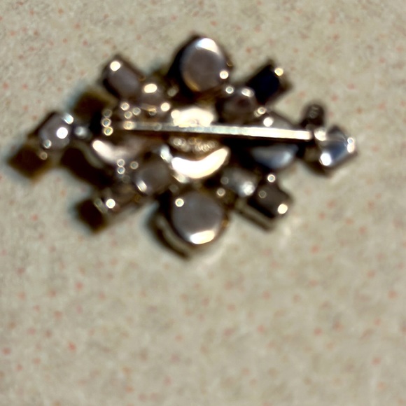 Vintage Kramer of New York silver tone rhinestone small broach (441) - Picture 2 of 4